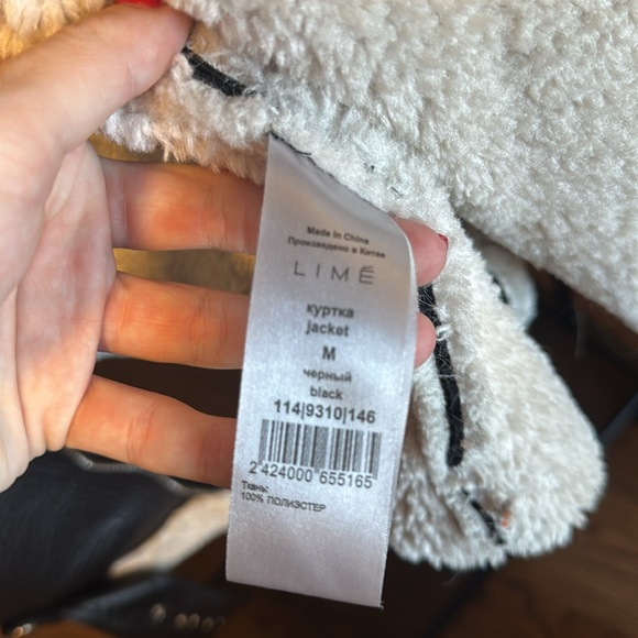 LIME (M) faux shearling coat in black and white - Picture 7 of 8